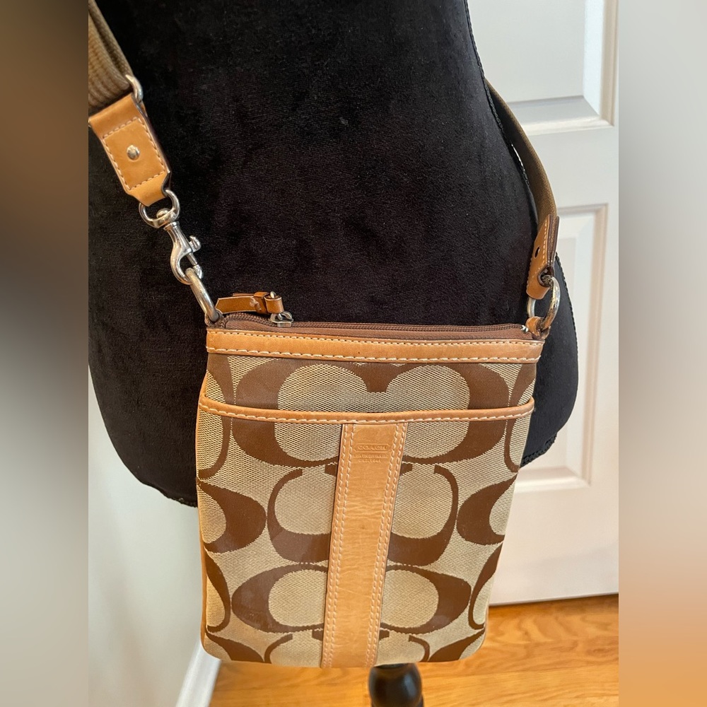 Coach vintage crossover